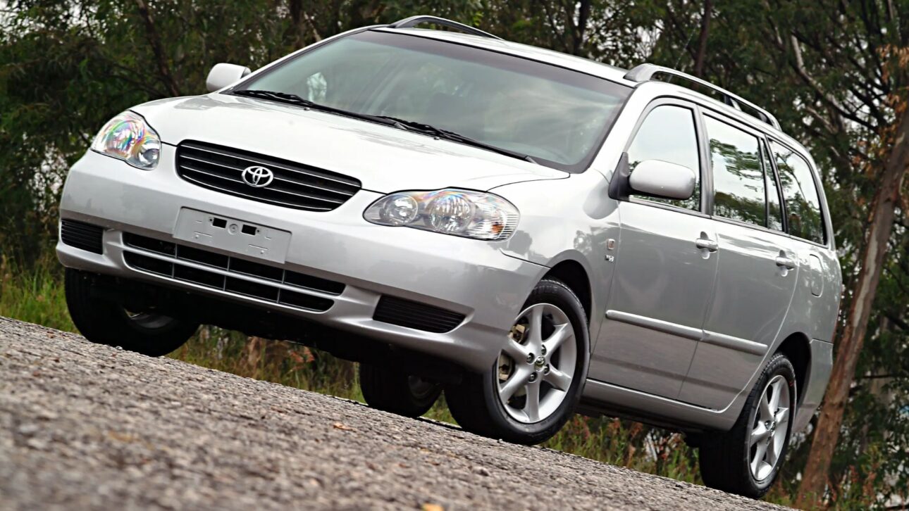 Toyota Corolla Fielder 2005 confiable y espaciosa, ideal para familias. (Imagen: Cars-Directory)