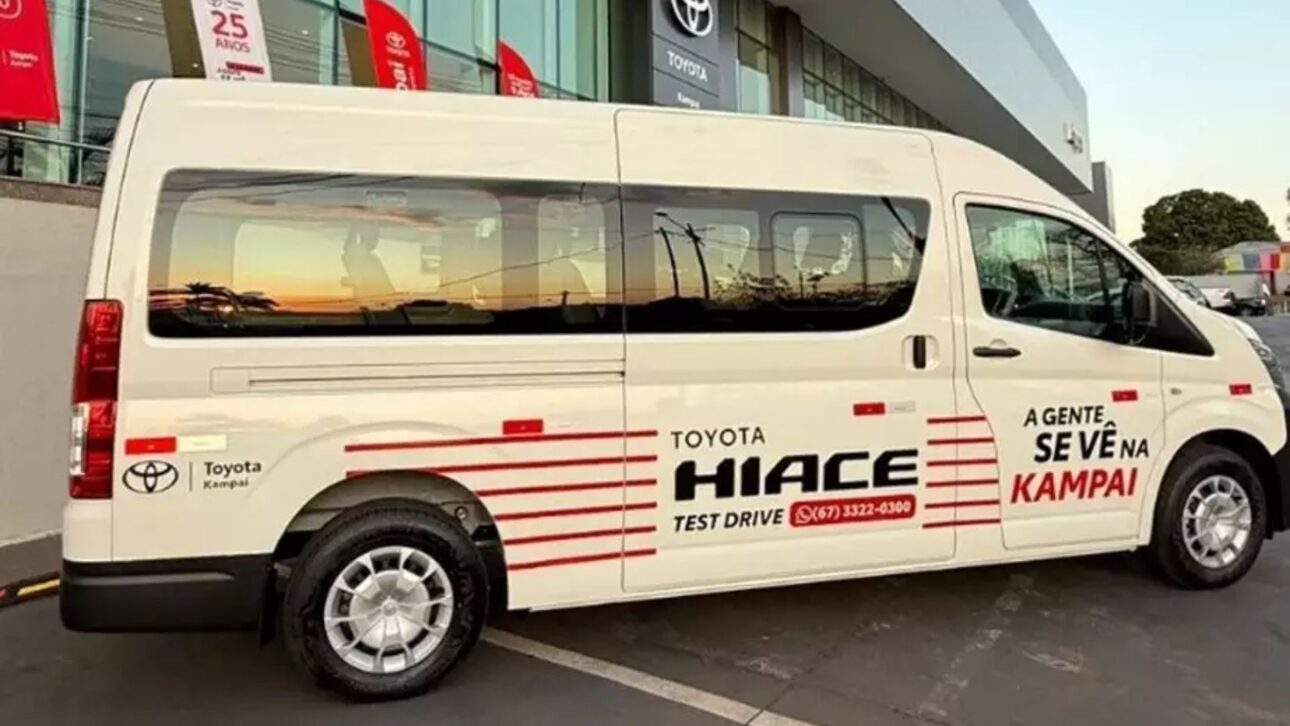 Toyota Hiace llega a Brasil con motor 2.8 turbodiesel, transmisión automática y robustez de la Hilux para disputar espacio en el transporte corporativo.