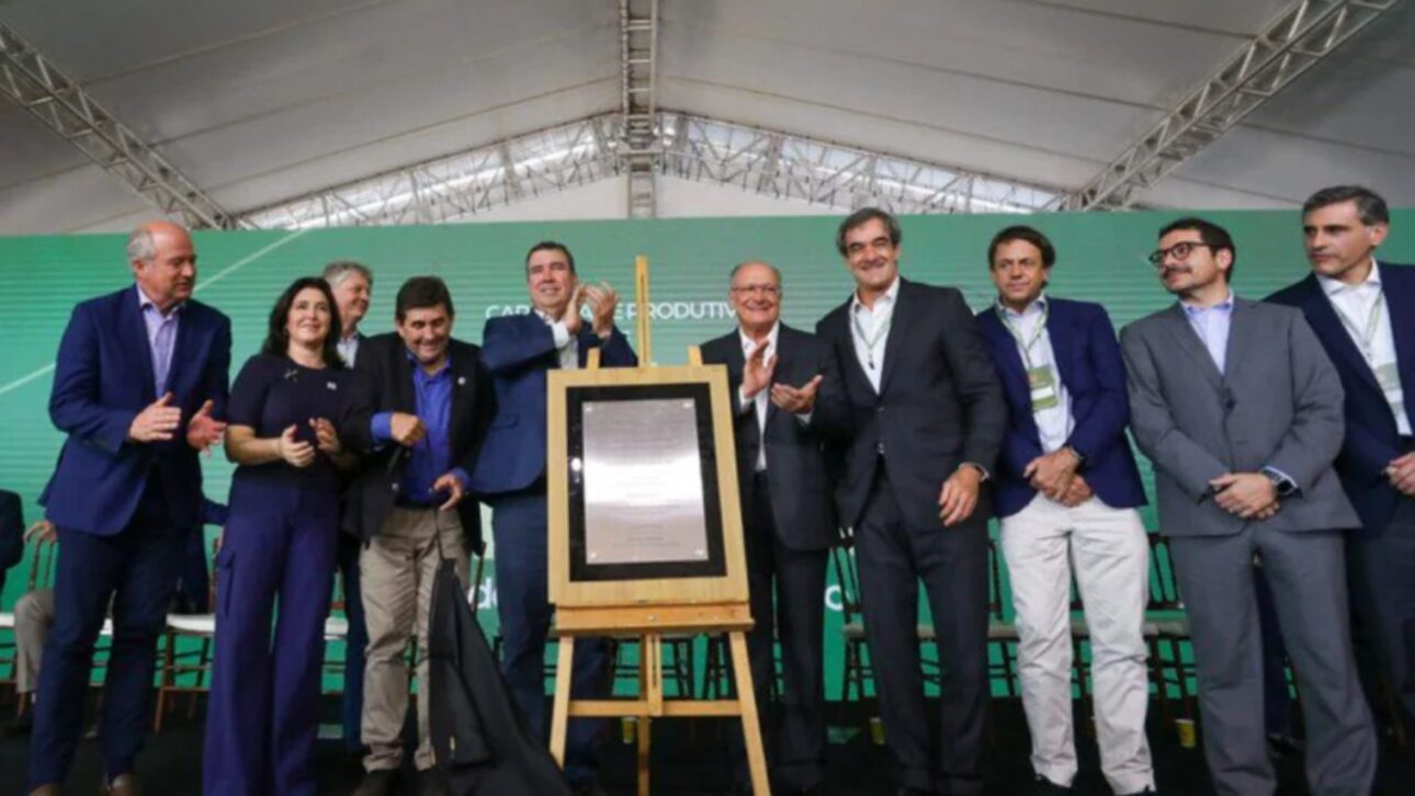 Cidade de Inocência (MS) receberá R$ 25 bi da Arauco para maior fábrica de celulose do mundo, com empregos e energia limpa.