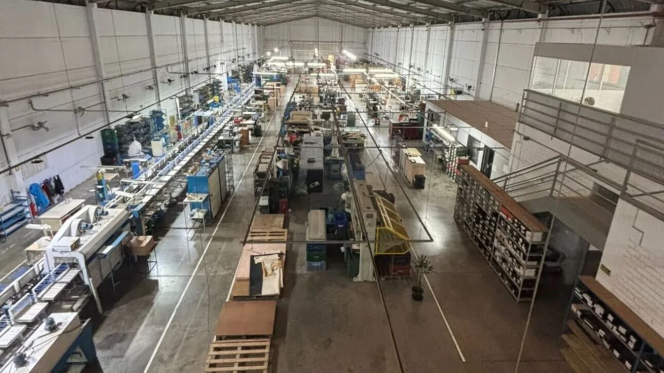 Calzado de Três Coroas cierra tras deudas millonarias, crisis agravada por la pandemia y tarifa de 50% de EE.UU.