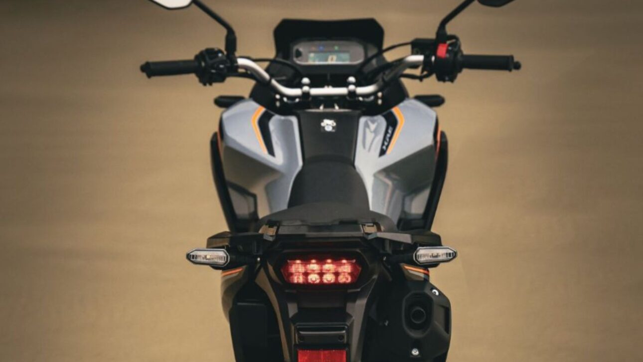 La Honda XRE 190 2026 llega a Brasil con motor flex de 16 cv, ABS delantero, panel digital blackout y nuevo color gris metálico.