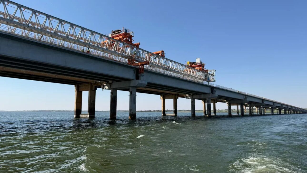 La mayor puente de São Paulo avanza el 60% en las obras sobre el Río Tietê, con entrega prevista para finales de 2026 y inversión de R$ 373 millones.