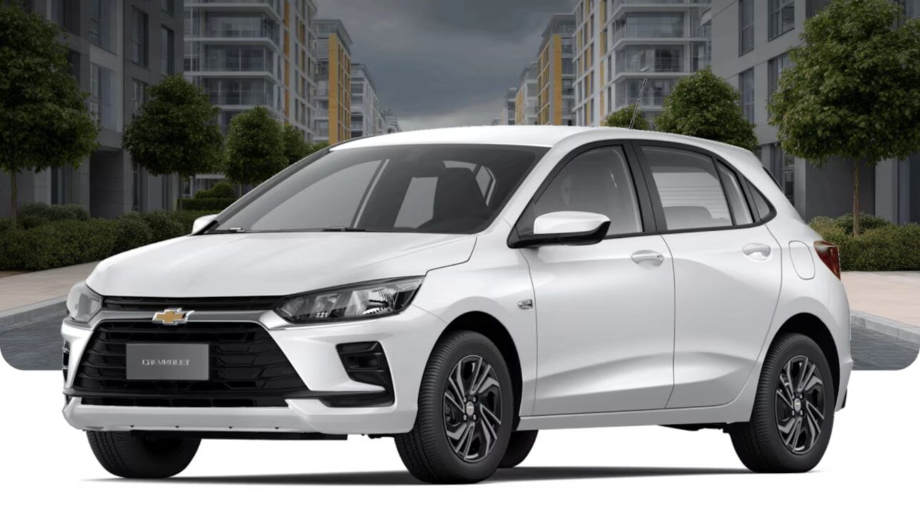 Chevrolet Onix 1.0 MT 2026 es la versión de entrada del hatch, con motor aspirado, cambio manual y consumo de hasta 20 km/l.