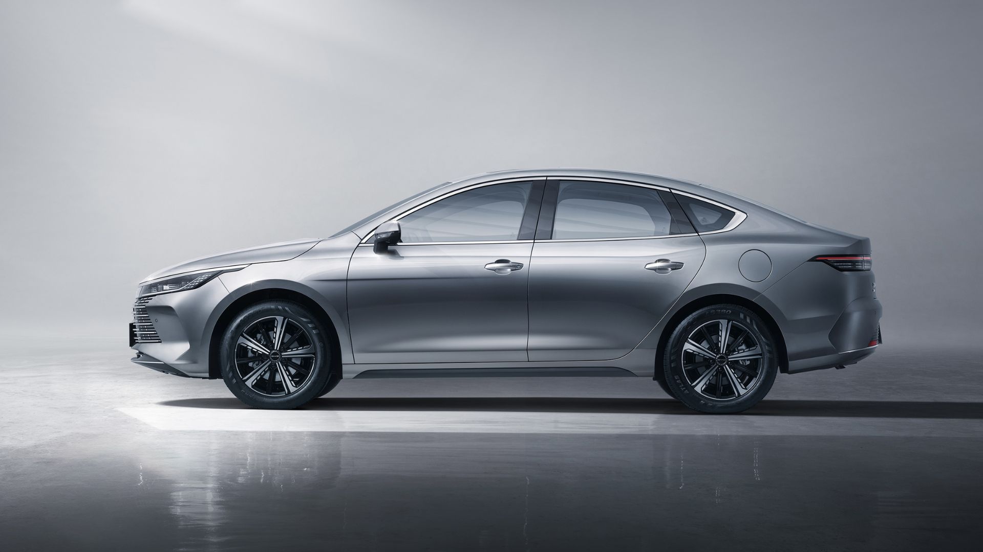 BYD lança campanha com taxa 0%, bônus de R$ 30 mil e até 100% da Fipe em usados para popularizar híbridos e elétricos.