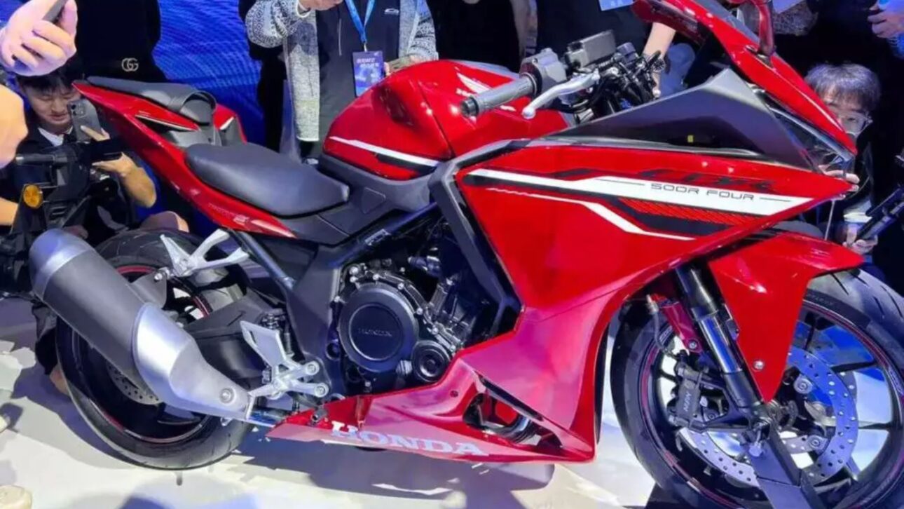 Honda CBR500R Four 2026 trae motor 500cc de cuatro cilindros, hasta 80 cv, E-Clutch y autonomía superior a 480 km.