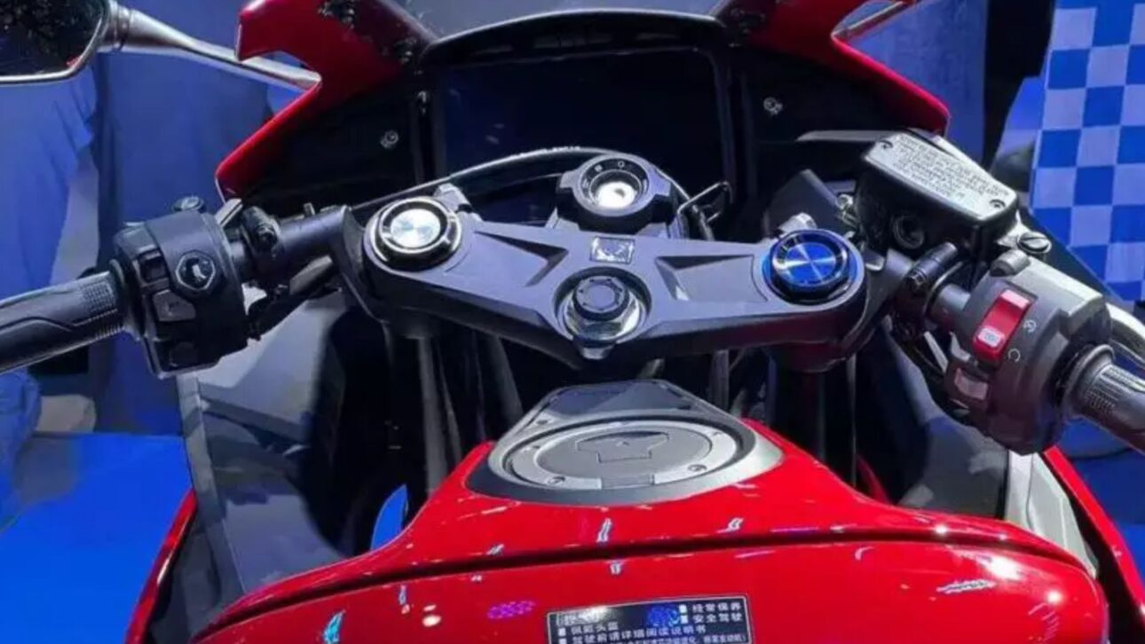 Honda CBR500R Four 2026 trae motor 500cc de cuatro cilindros, hasta 80 cv, E-Clutch y autonomía superior a 480 km.