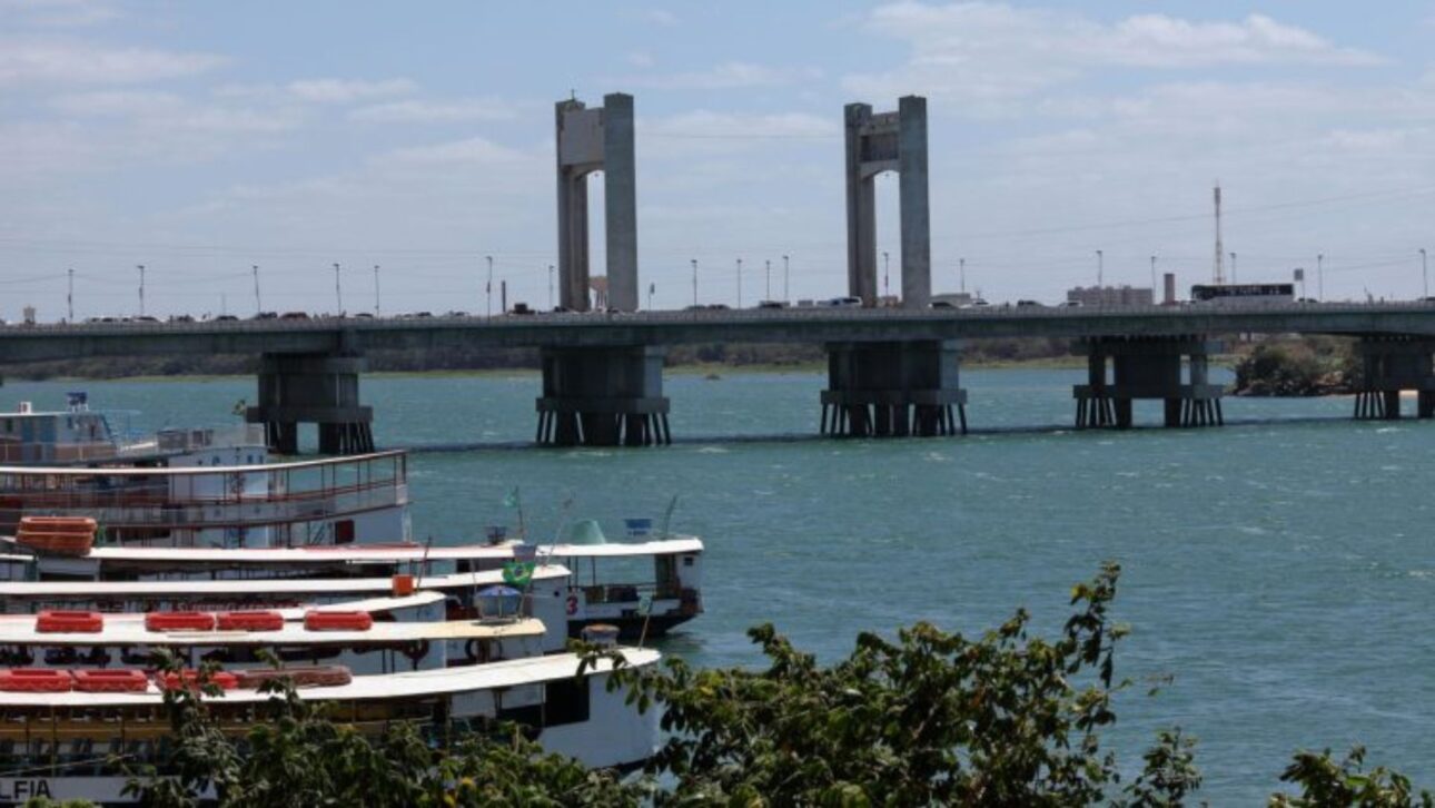 Petrolina sorprende en el Vale del São Francisco con turismo cultural, vinícolas, Bodódromo y el Río São Francisco como motor económico.