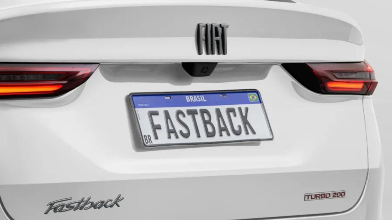 Fiat Fastback se convierte en objetivo de robos de la cámara de reversa, removida en segundos y con reposición de hasta R$ 2 mil en concesionarias.