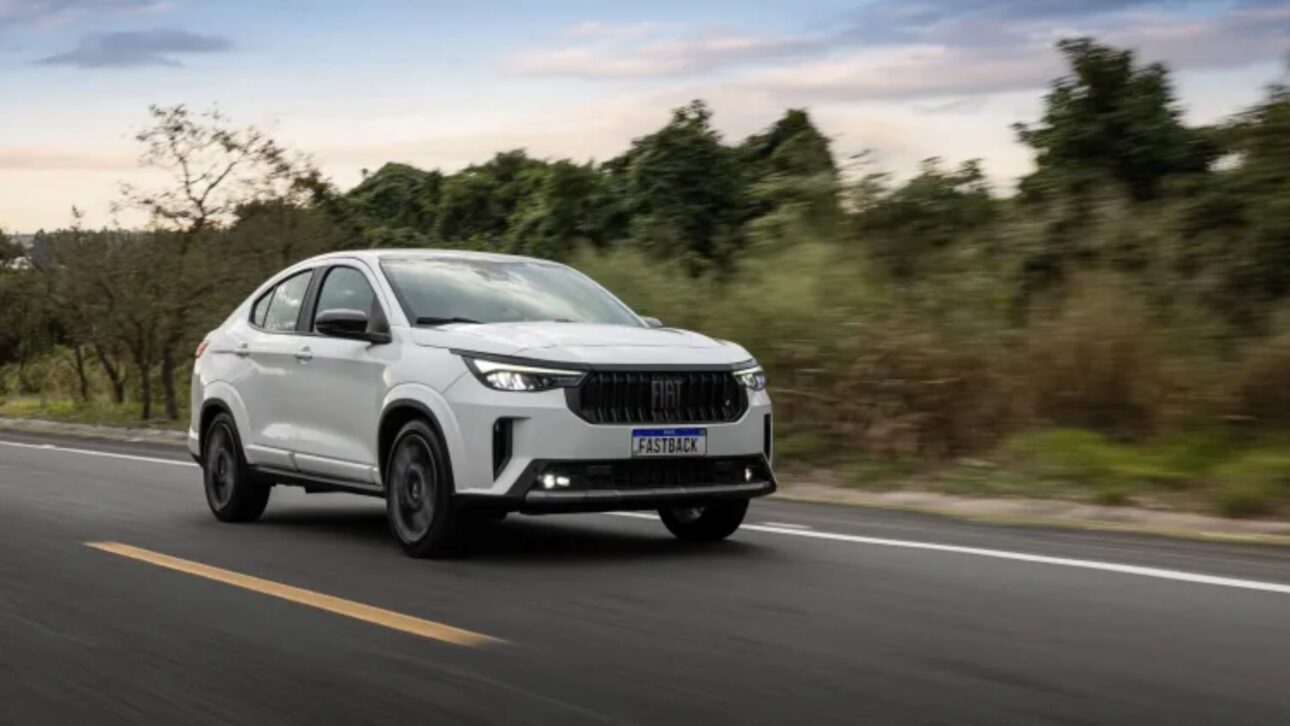 Fiat Fastback se convierte en objetivo de robos de la cámara de reversa, removida en segundos y con reposición de hasta R$ 2 mil en concesionarias.