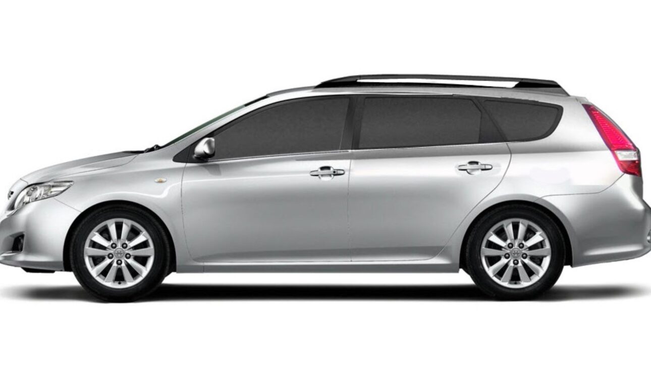 Toyota Fielder oferece espaço interno, porta-malas de 411 litros e versatilidade que ainda atrai famílias no mercado usado. (Imagem: divulgação)