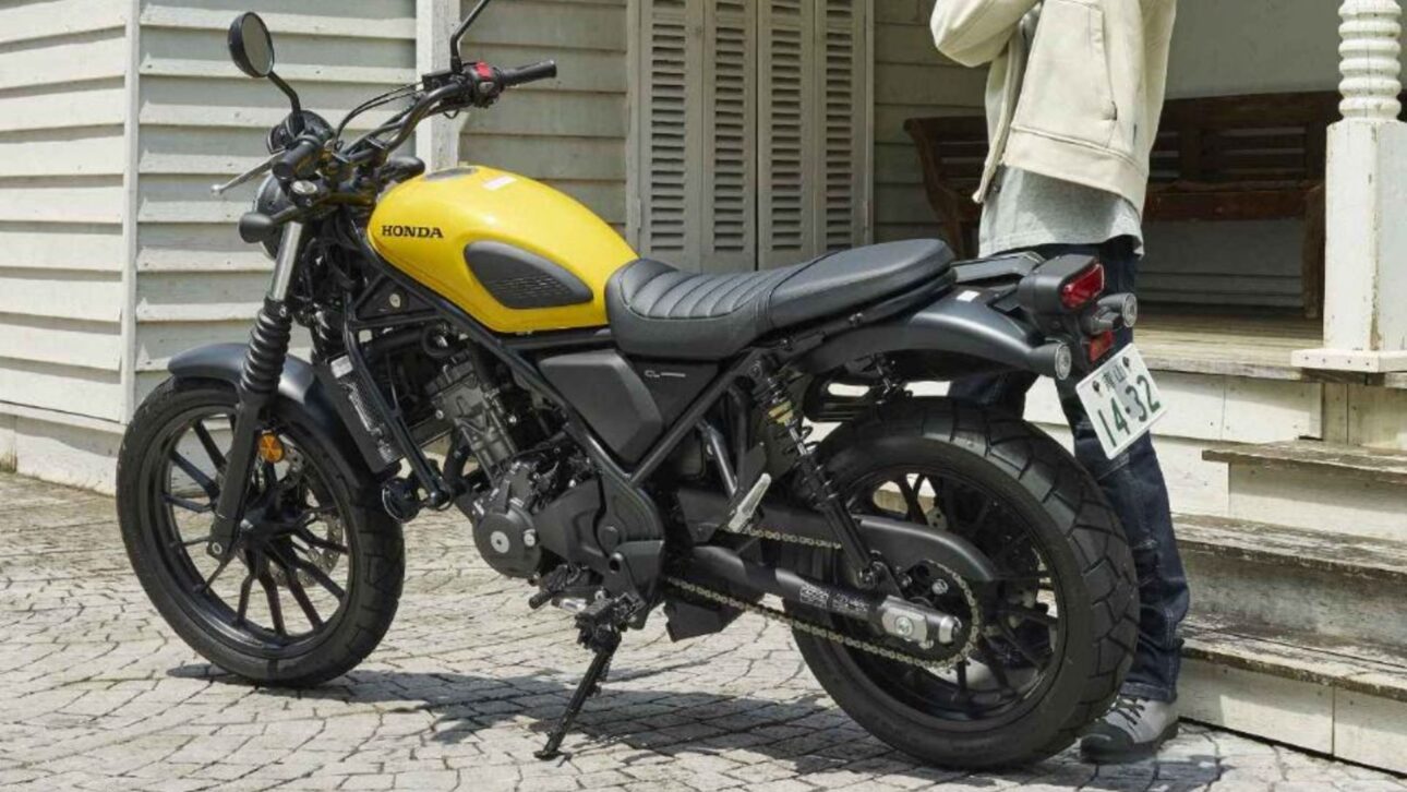 Honda lanza la CL250 2026 en Japón con motor 249cc, hasta 47 km/l y versión con sistema E-Clutch de embrague electrónico.