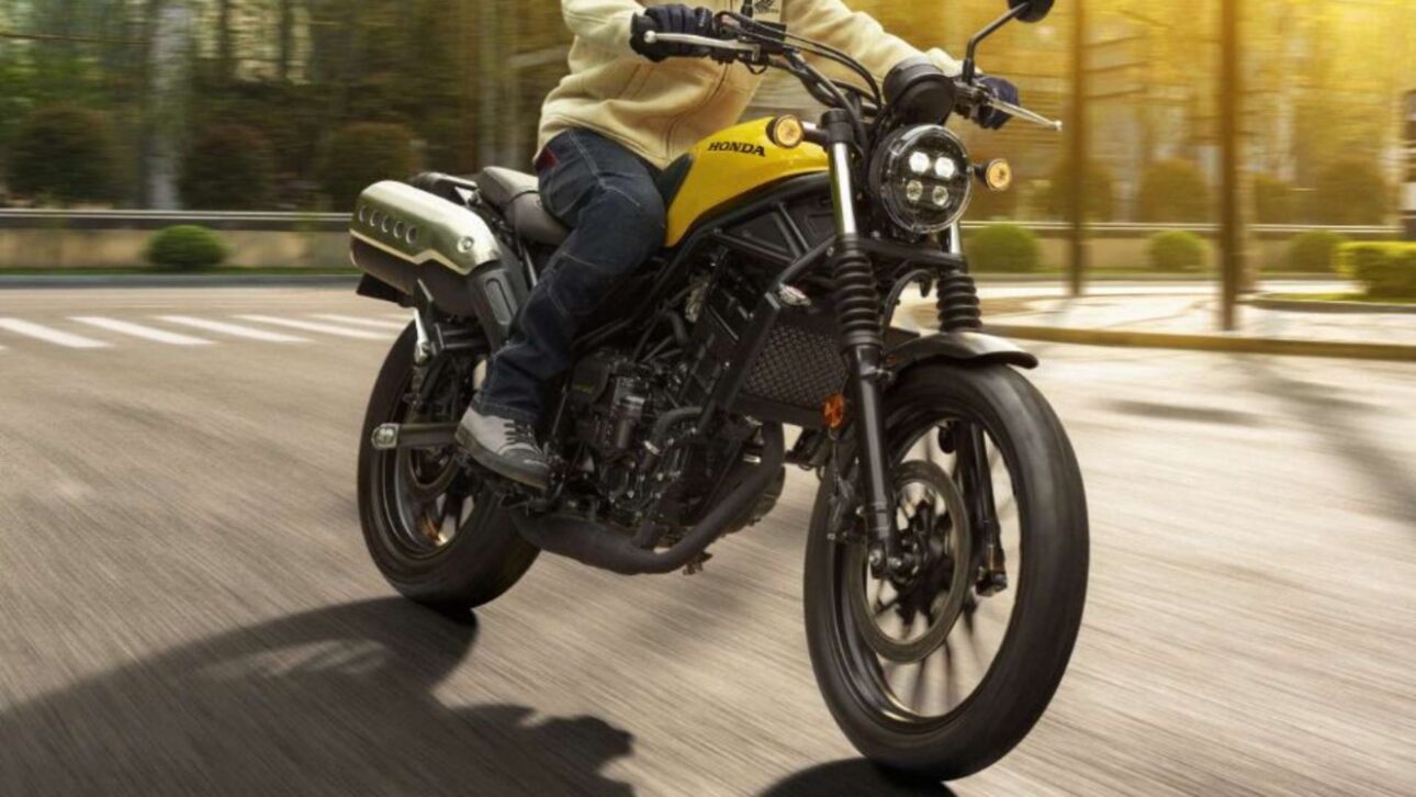 Honda lanza la CL250 2026 en Japón con motor 249cc, hasta 47 km/l y versión con sistema E-Clutch de embrague electrónico.