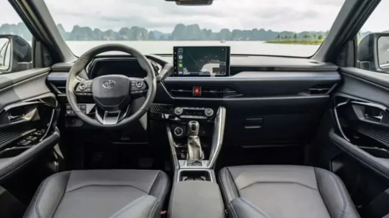 Toyota Yaris Cross llega en octubre con consumo de 32 km/l, cinco estrellas en seguridad y precios entre R$ 130 mil y R$ 190 mil.