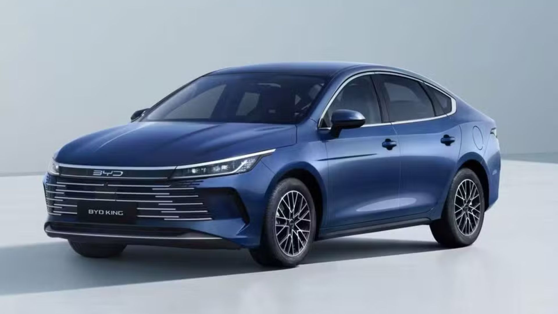 BYD King 2026 chega ao Brasil com 235 cv, autonomia elétrica de 62 km, pacote ADAS 2 e preço a partir de R$ 169.990.