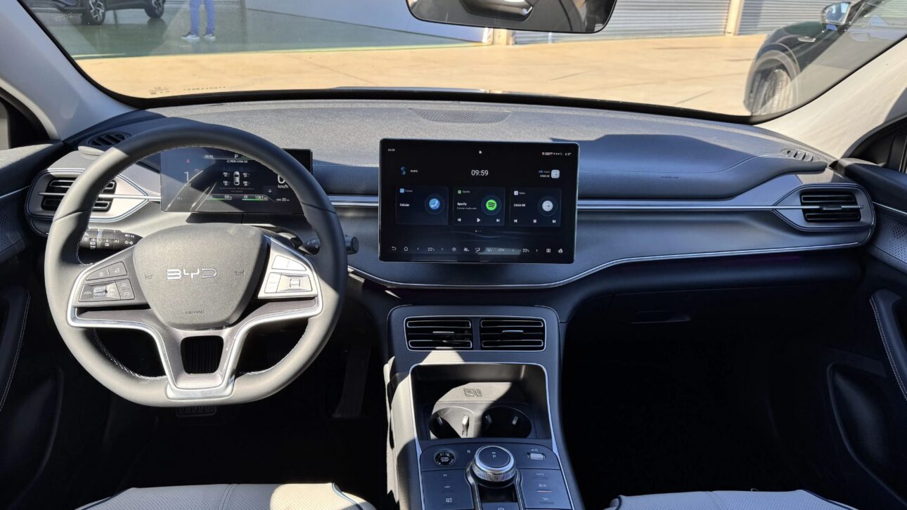 BYD King 2026 llega a Brasil con 235 cv, autonomía eléctrica de 62 km, paquete ADAS 2 y precio a partir de R$ 169.990.