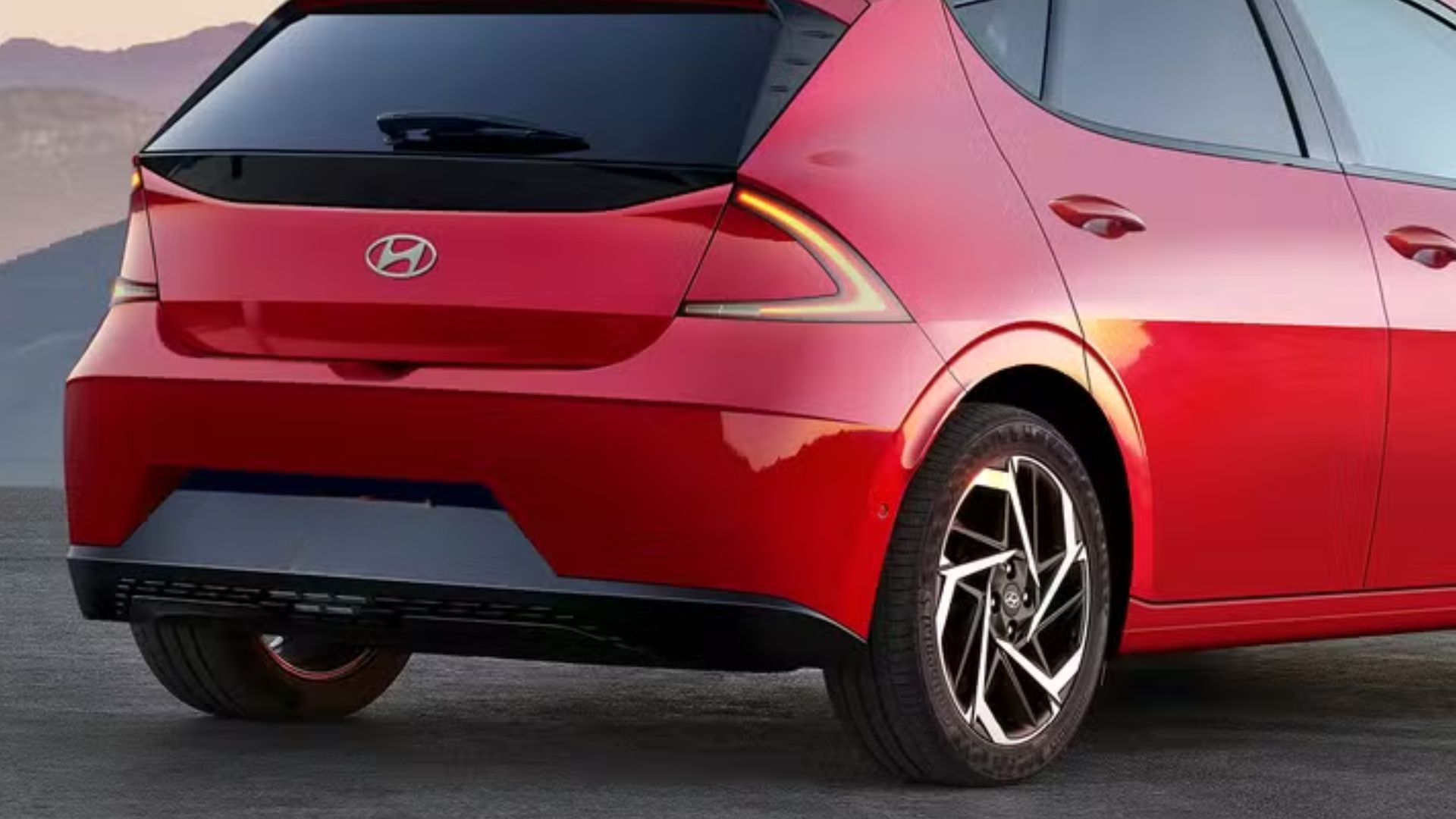 Novo Hyundai HB20 2026 é flagrado em testes em Ubatuba com plataforma inédita, motor 1.0 turbo, mais espaço e tecnologias avançadas. (Imagem: autoesporte)