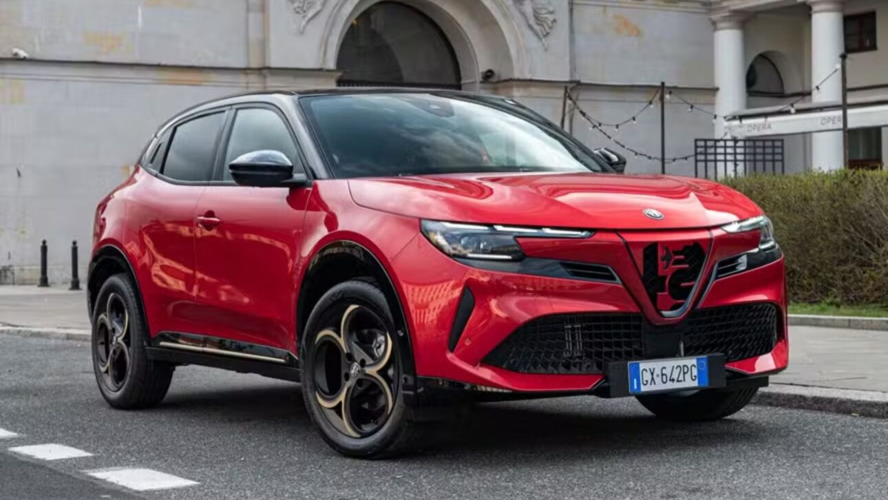 Alfa Romeo registra el SUV Junior en Brasil tras 20 años, con motor híbrido 1.2 turbo y hasta 590 km de autonomia.