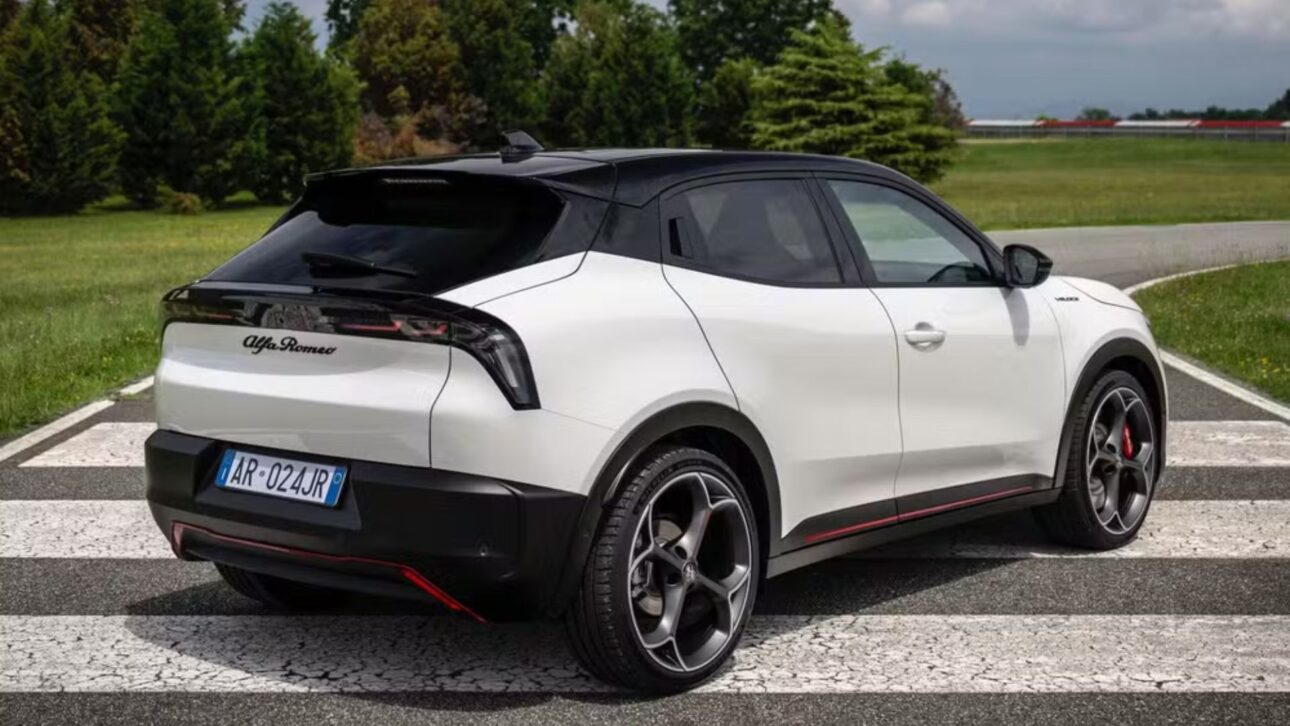 Alfa Romeo registra el SUV Junior en Brasil tras 20 años, con motor híbrido 1.2 turbo y hasta 590 km de autonomía.