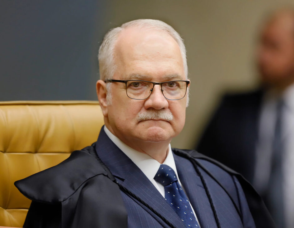 Julgamento no STF pode manter cortes da Reforma da Previdência; Edson Fachin alerta que aposentadorias brasileiras, inclusive a especial, estão em risco.