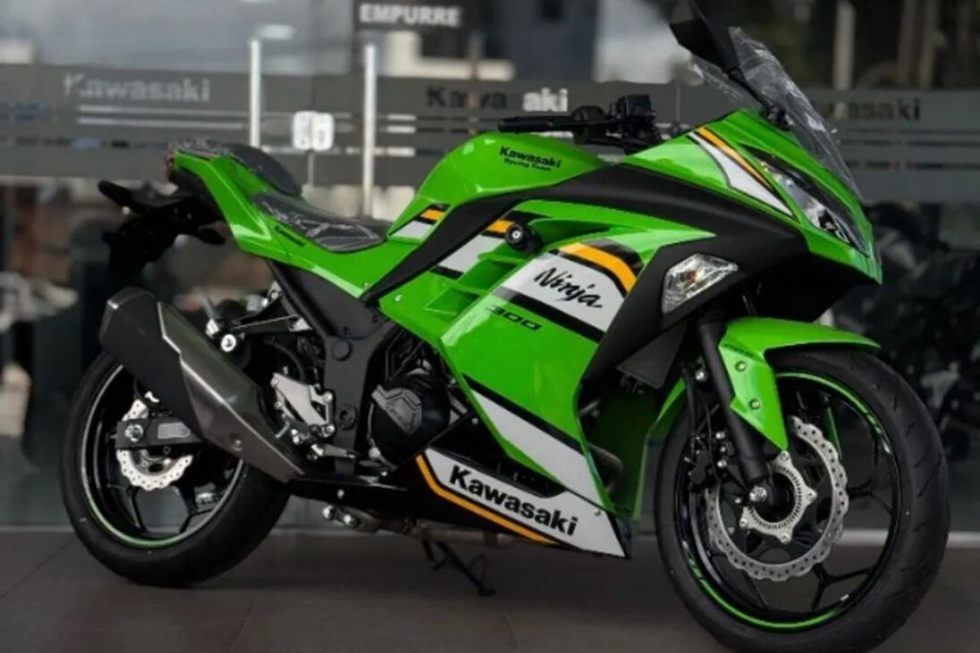 Kawasaki tiene línea 2025 en Brasil con cuatro modelos hasta R$ 35 mil: KLX110R para principiantes, Ninja 300 deportiva de 39 cv, Versys-X 300 aventurera con ABS y Z500 naked con motor 451 cc y conectividad digital