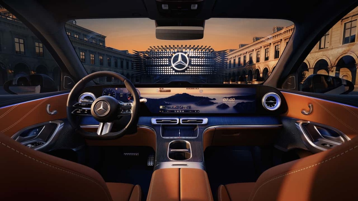 Mercedes-Benz GLC EV 2026 com interior vegano e painel digital de 39 polegadas exibido no Salão de Munique.