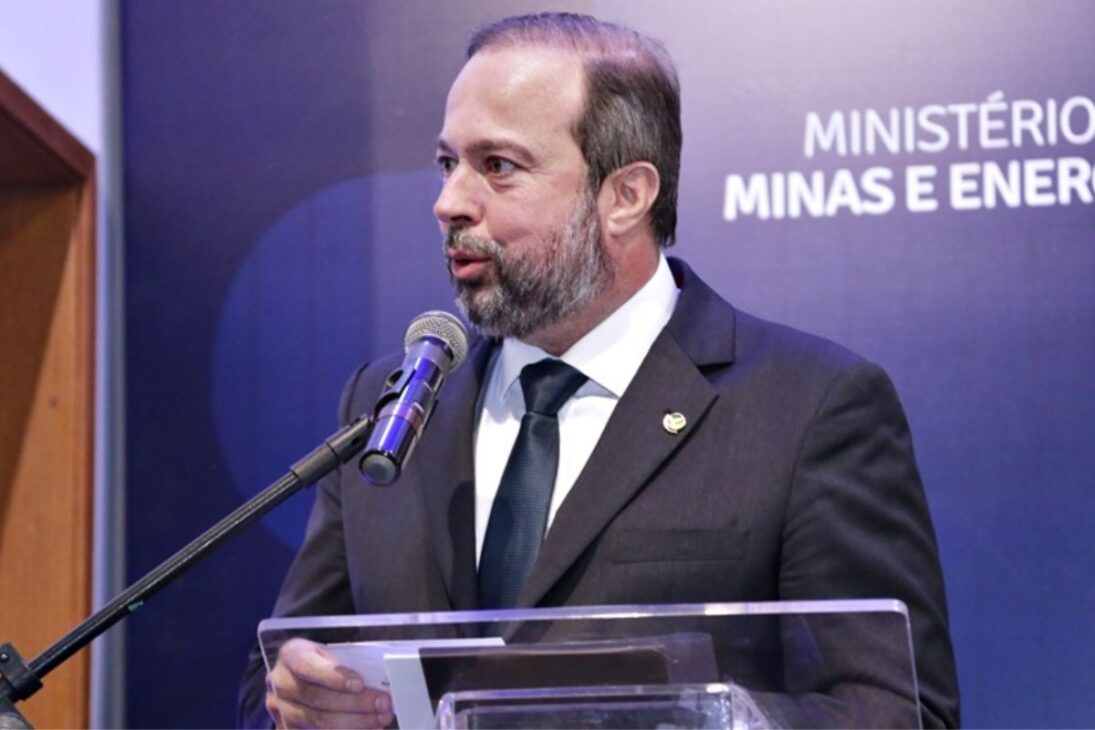 Alexandre Silveira de Oliveira es el Ministro de Minas y Energía
