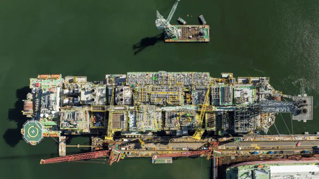 Nova plataforma P-78 chega ao pré-sal e pode aumentar em até 20% a produção do Campo de Búzios, que já supera 900 mil barrisdia