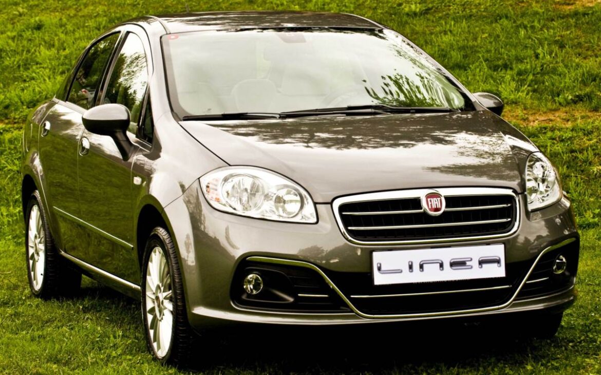 El sedán que Fiat lanzó para desafiar Corolla y Civic, pero que vendió poco, decepcionó a clientes y terminó como uno de los mayores fracasos de la marca