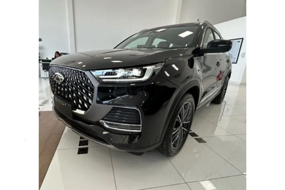 El Tiggo 8 PRO 2026 llega a Brasil con 7 lugares, motor 1.6 turbo de 187 cv, consumo de hasta 12,5 km/l y cuesta R$ 201 mil, entregando equipamiento que rivales más caros