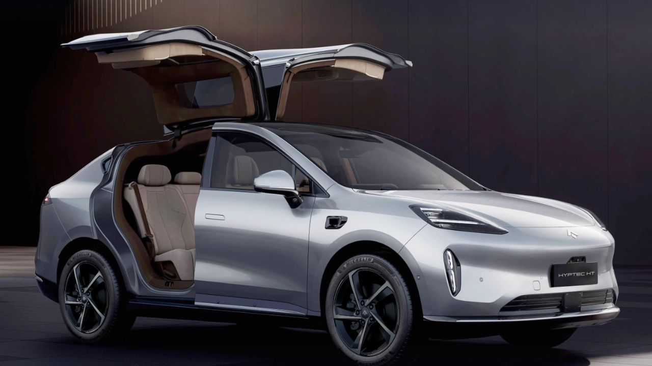 El rival del RAV4 tiene puertas de supercoche, pero diseño de Tesla y techo sin protección solar los pros y contras del GAC Hyptec HT (1)