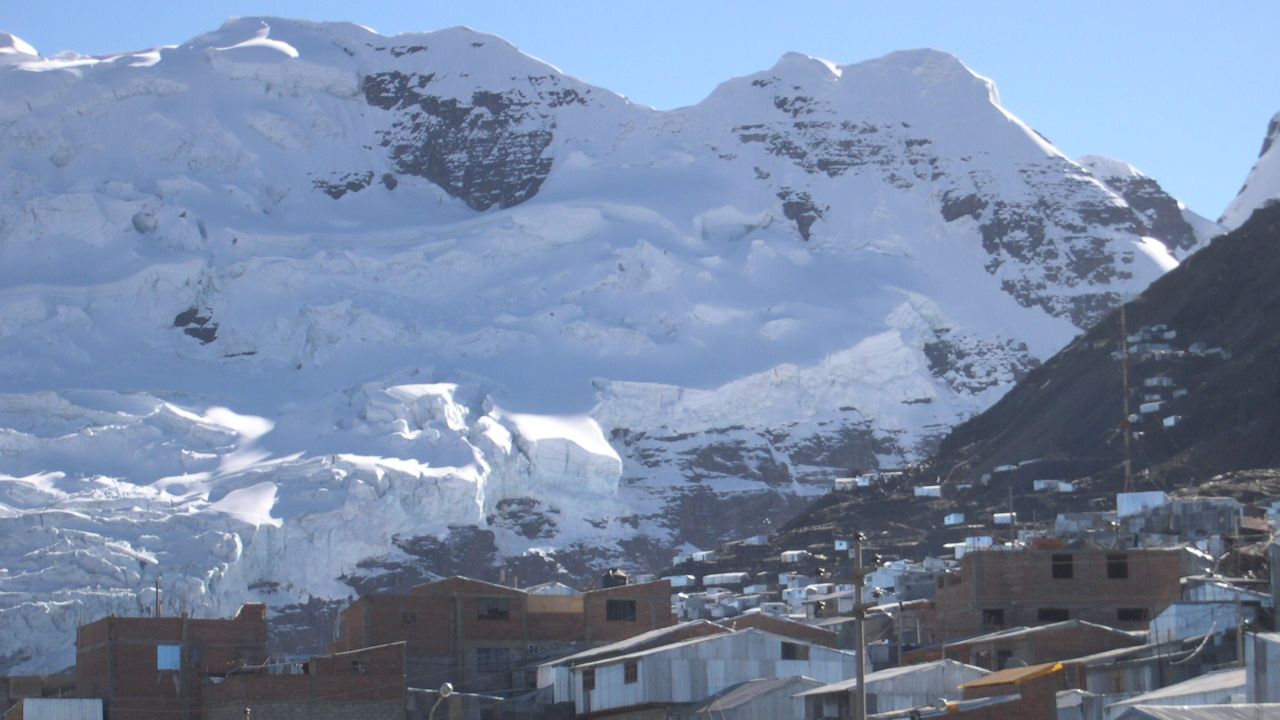 Onde o ouro custa a vida: a cidade mais perigosa e alta do mundo possui expectativa de vida de apenas 35 anos e mineiros trabalham um mês de graça