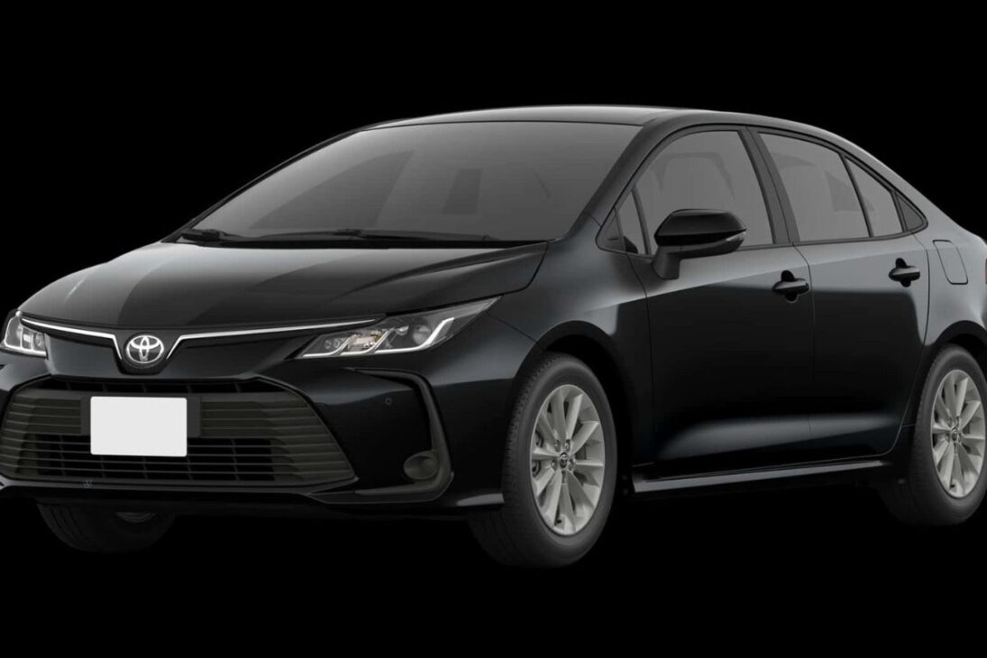 Toyota lanza Corolla GLI 2025 con recortes de costo y precio de R$ 105 mil para taxistas y PCD, heredando espacio del Yaris tras salida de línea