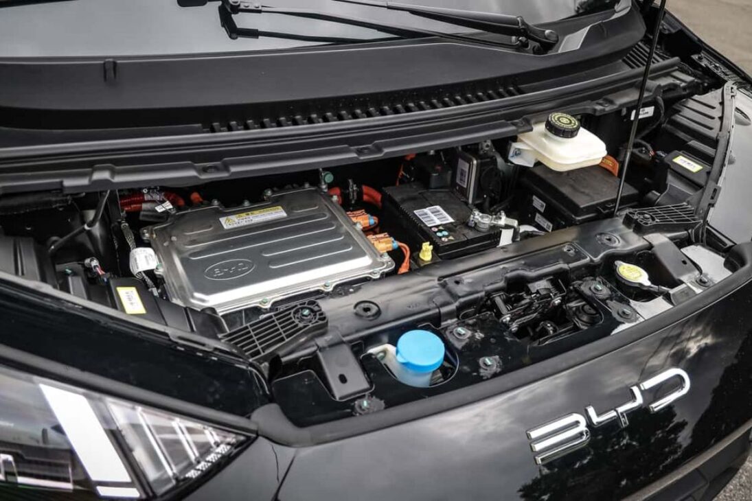 Cambiar la batería de un coche eléctrico puede costar casi la mitad del valor del vehículo, asustando a los conductores brasileños