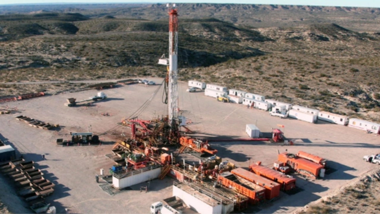 Brasil e Argentina estão próximos de firmar acordo para o fornecimento de gás natural de Vaca Muerta. Entenda os volumes previstos, o impacto na integração energética e os desafios para viabilizar o projeto. Fonte: TN Petróleo