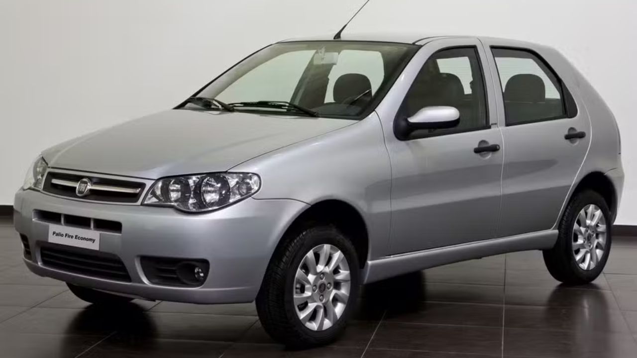 ¿Buscando coches usados hasta R$ 20 mil? Vea cuatro modelos accesibles, con buen rendimiento, mantenimiento barato y espacio interior para satisfacer las necesidades del día a día.