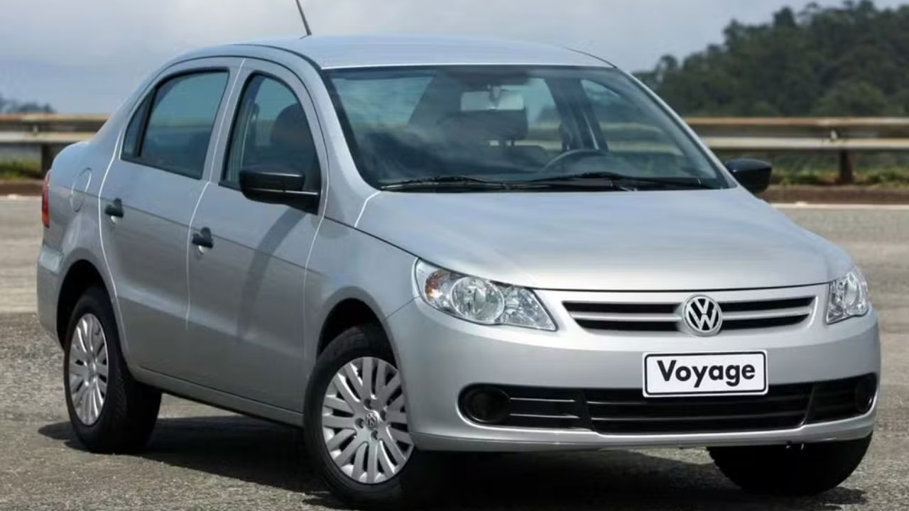 ¿Buscando coches usados hasta R$ 20 mil? Vea cuatro modelos accesibles, con buen rendimiento, mantenimiento barato y espacio interior para satisfacer las necesidades del día a día.