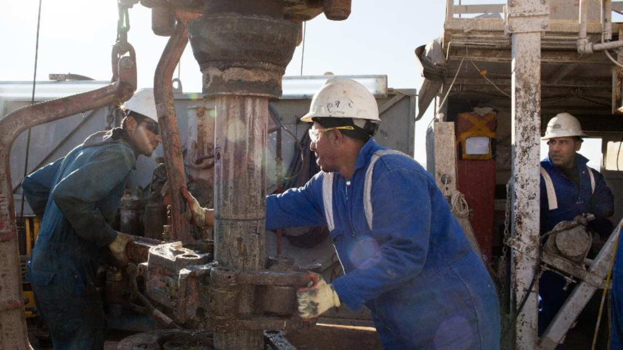 A volta das exportações de petróleo do Curdistão pelo oleoduto até a Turquia aumenta a oferta mundial, derruba os preços e pode transformar o equilíbrio geopolítico no setor energético. Fonte: UOL