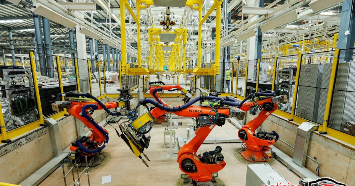La BYD enfrenta un impedimento en el puerto de Salvador que retrasa su fábrica en Camaçari y puede llevar a vacaciones colectivas antes de que inicie la producción.