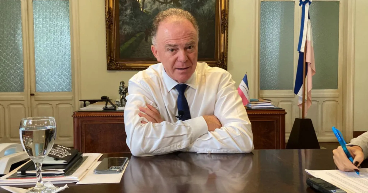 Impasse entre governo do Espírito Santo e Vale sobre ferrovia EF-118 expõe disputa de R$ 6 bi e futuro da logística regional.