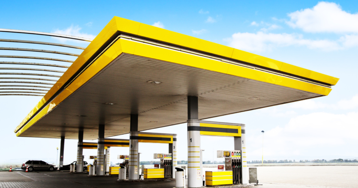 Descubra los costos, inversiones y retorno al abrir una estación de servicio en 2025 y cómo la ubicación define el éxito.