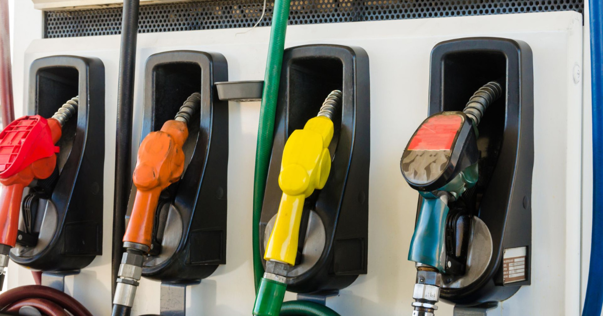 Descubra cómo la fraude volumétrica, la llamada “bomba burra”, hace que los conductores paguen más y reciban menos combustible en las estaciones.