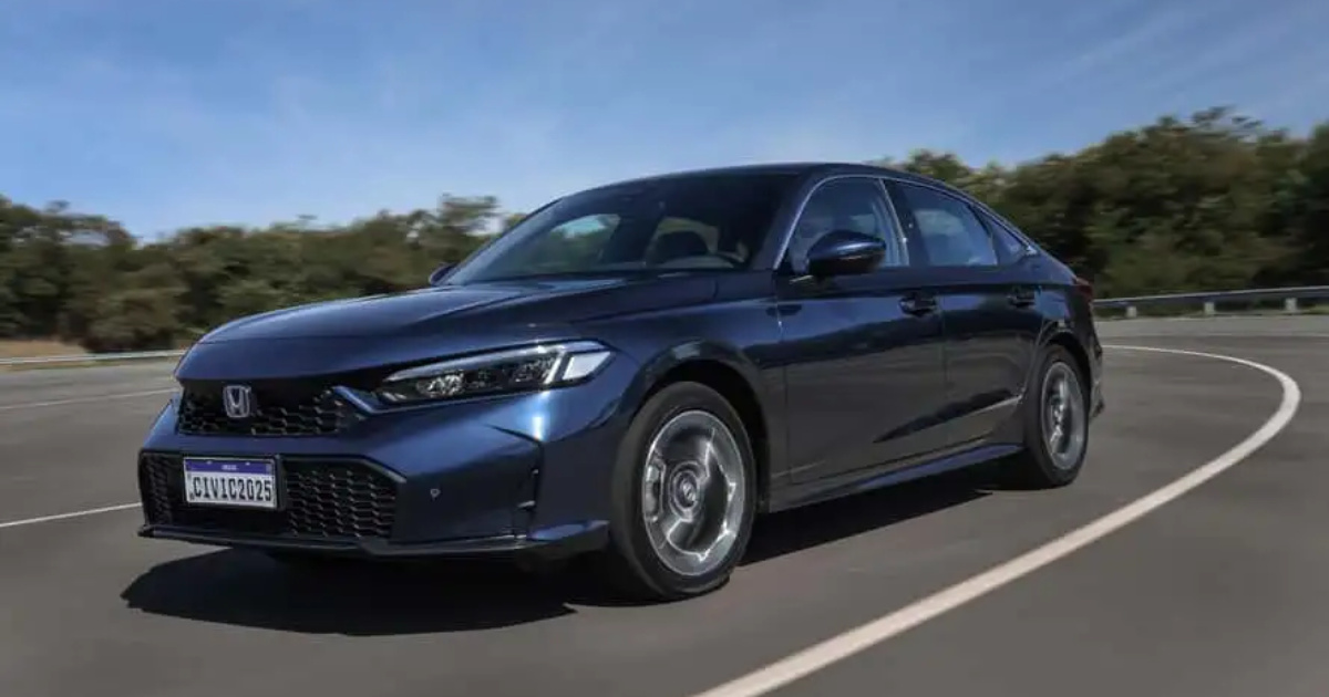 Honda Civic 2026 llega a Brasil con motor híbrido 2.0, Google integrado, autonomía de hasta 1.000 km y precio mantenido en R$ 265.900. (Foto: honda)