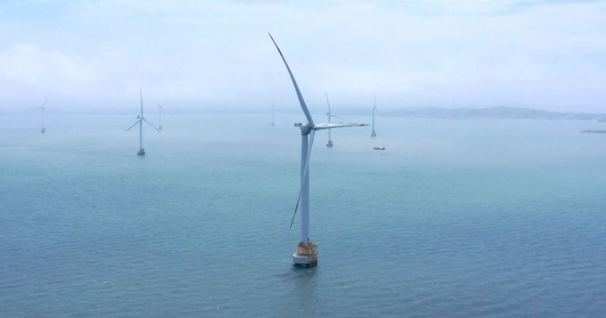 Vista aérea de la turbina eólica en alta mar de 26 MW de Dongfang Electric en el Estrecho de Taiwán, destacando el rotor de 310 m. (Imagen: CGTN)