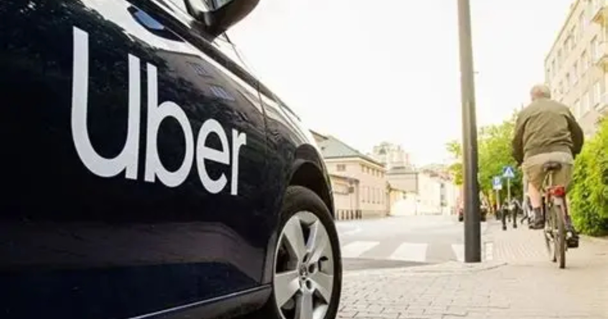 La nueva regla de Uber sobre cuatro pasajeros genera fricciones con los conductores y confunde a los usuarios, aumentando cancelaciones y quejas.