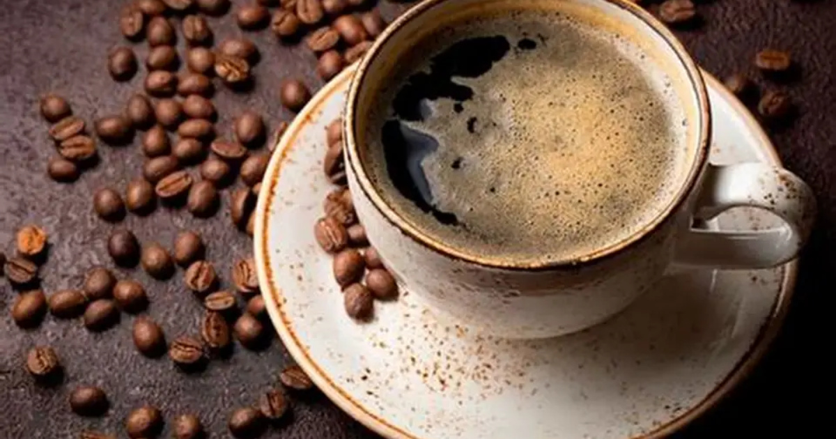 EUA mantêm tarifa de 50% sobre café brasileiro. Exportações caem, Alemanha assume liderança e preços podem atingir recorde histórico.