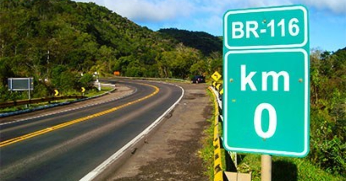 BR-116 es la carretera más grande de Brasil, con casi 5 mil km, cortando 10 estados y capitales, vital para cargas, pasajeros y economía. (Imagen: blog.buser)