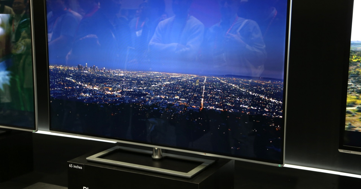 Inflação nos EUA dispara com novas tarifas de Trump, elevando preços de café, joias, bananas, TVs e brinquedos e pressionando famílias.