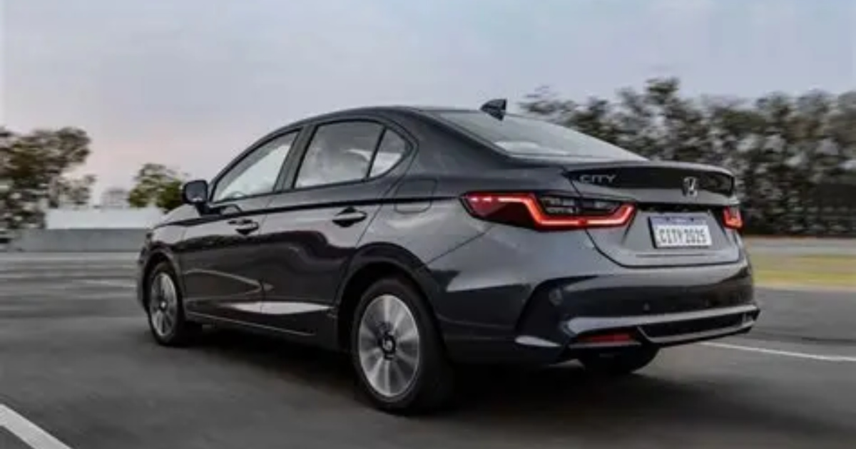 Descubre los 6 sedanes pequeños con maleteros de hasta 525 litros y motores de hasta 126 cv que siguen como alternativa a los SUVs.