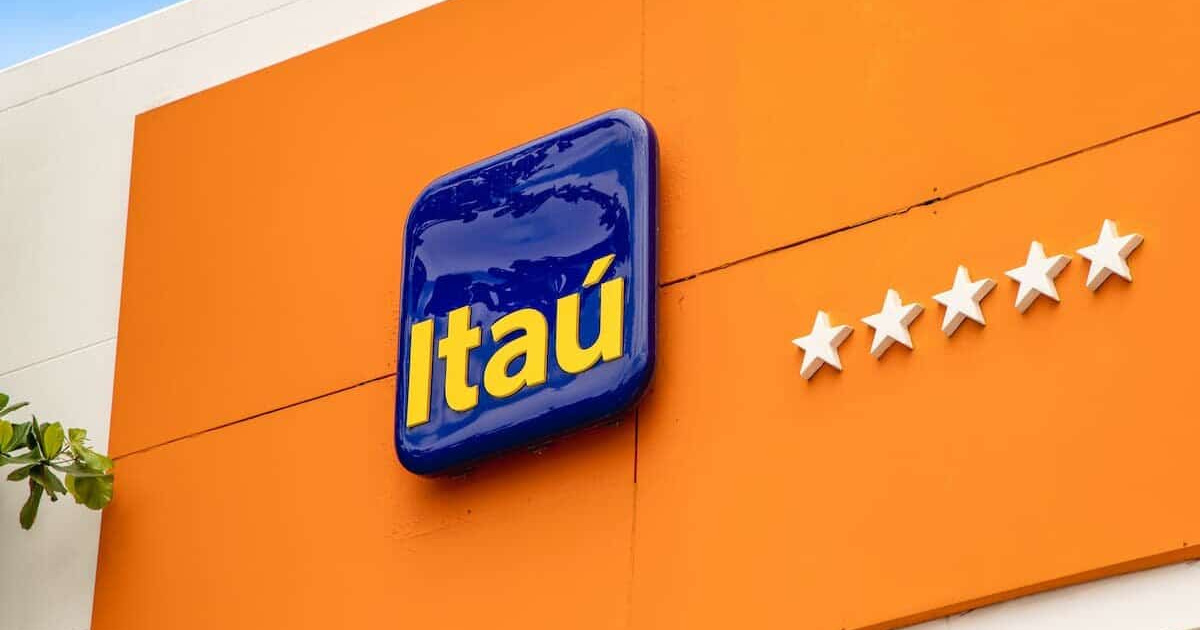 Itaú despide a mil empleados en home office tras ganancias récord y bonos, utilizando monitoreo digital que puede violar la LGPD.