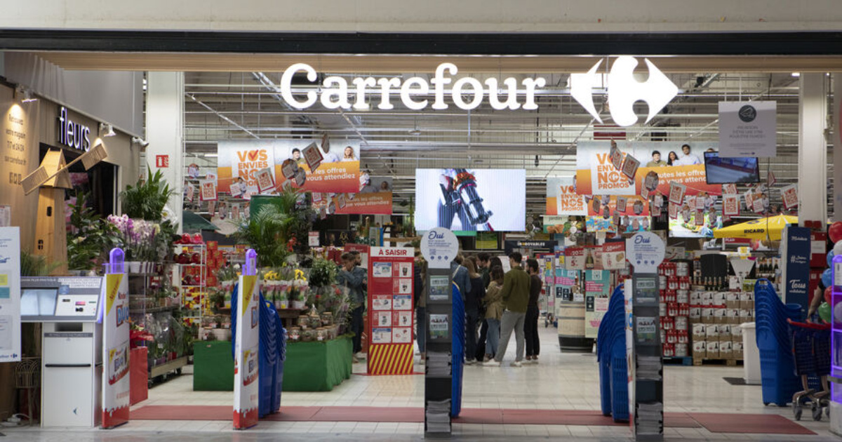 Carrefour supera meta y contrata 100 mil inscritos en el CadÚnico, muchos del Bolsa Família, reforzando la inclusión productiva en Brasil.